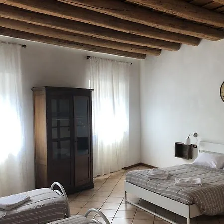 Ai Leoni Πανσιόν