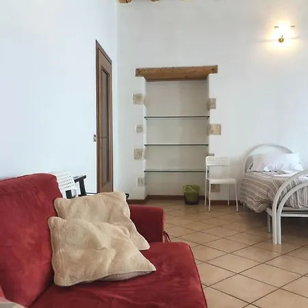 Ai Leoni Πανσιόν 2*