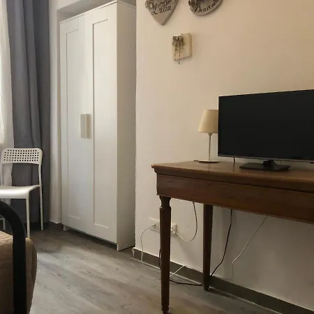 Ai Leoni Πανσιόν 2*