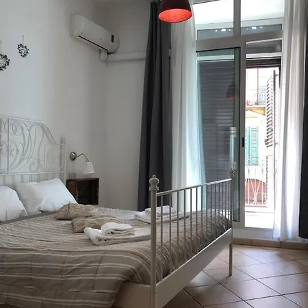 Ai Leoni Πανσιόν