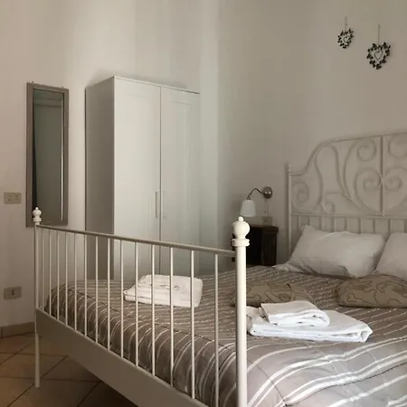 Ai Leoni Πανσιόν 2*